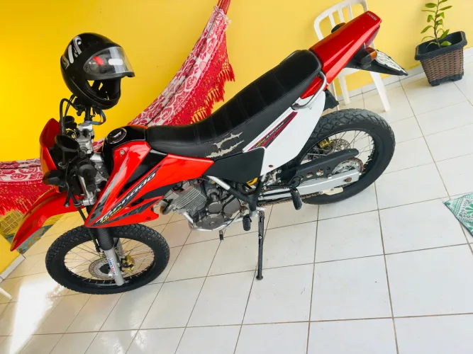 Moto tornado 250 cilindrada 