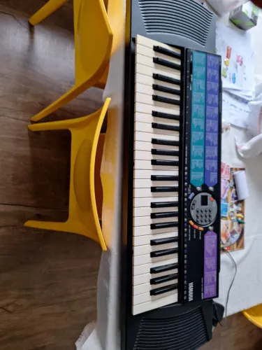 Teclado Yamaha PSR - 77
