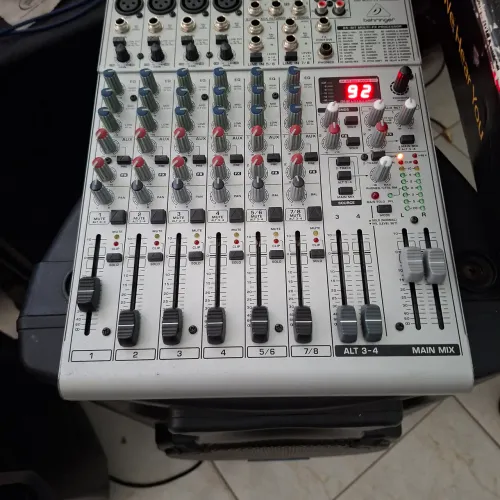 Mesa de som behringer