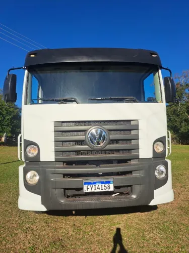 VENDE-SE CAM VW 31.330 TRUCK ROLLON MODELO/ANO 15/15