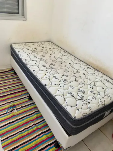 Cama Box Solteiro + Colchão em Ótimo Estado