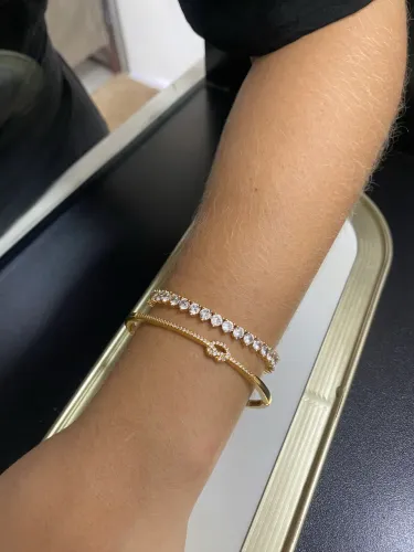 O Mix de Luxo que Está Conquistando Mulheres Elegantes: Bracelete Nó + Riviera 