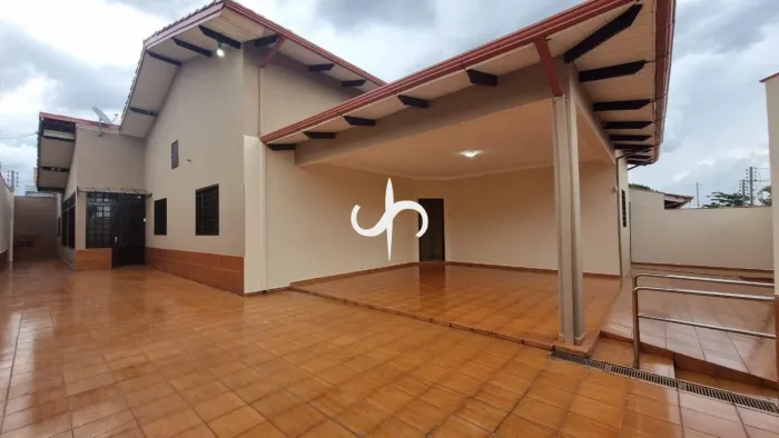 Casa de Esquina com 5 Quartos e Área de Lazer - Anápolis City