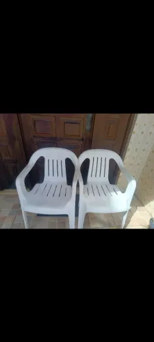 Cadeira de plástico branca