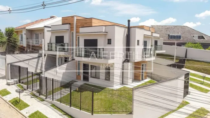 Sobrado com 3 Quartos, 1 Suíte, 104.61M², à Venda por R$ 745.000,00 - Atuba, Curitiba (Pr)