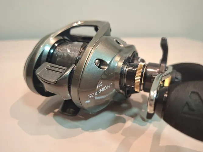 Carretilha Seaknight Falcan HG 7.2 Direita