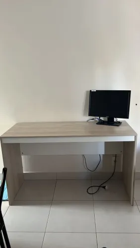 Mesa de escritório em ótimo estado - Tok Stok