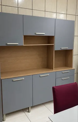 Armário de cozinha bem espaçoso
