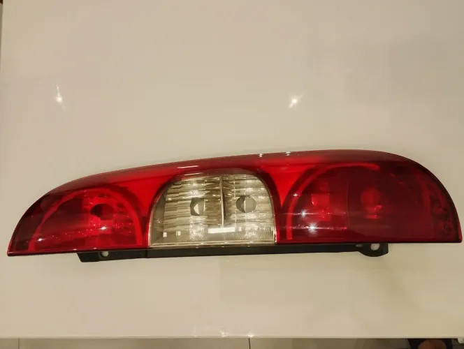 Lanterna traseira Fiat Fiorino, Doblo 2014 a 2022 