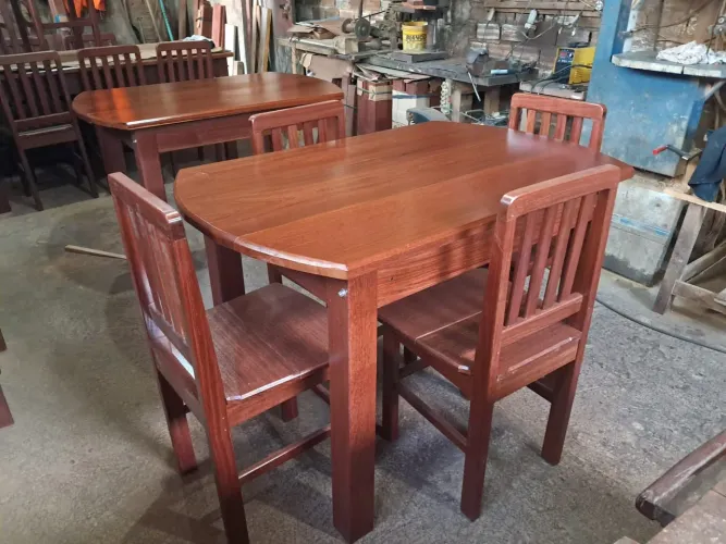 Mesa de madeira maciça Cumaru