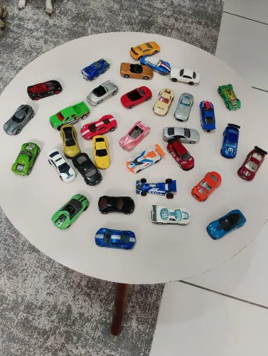 Coleção de miniaturas Hotwheels sportivos. Ver descrição completa.
