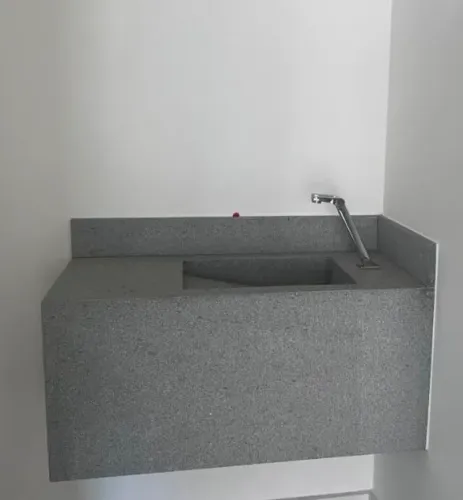 Cuba esculpida de granito escovado. NOVO.