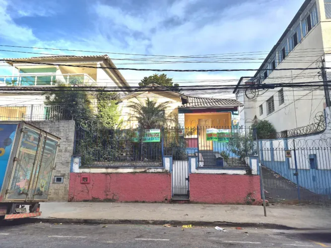 Casa 2 quartos - Centro