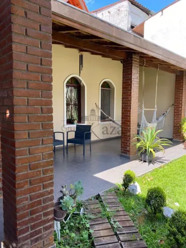 Casa - Jardim Flórida - Jacareí - 3 Dormitórios sendo uma suíte - 200m²