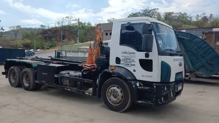 FORD CARGO 2429 + IMPLEMENTO 
