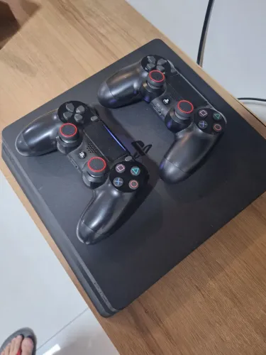 PS4 slim 500gb 2 controles