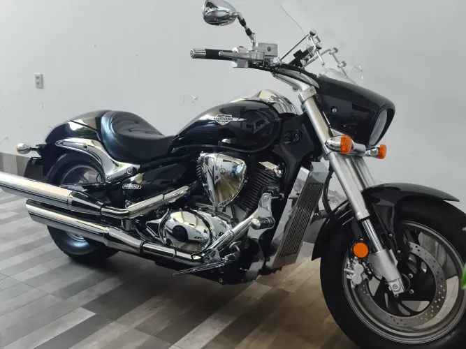Suzuki Boulevard m800, moto impecável com apenas 4.500 km
