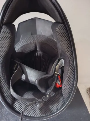 Capacete de moto poucas vezes de uso seminovo n 61 do capacete