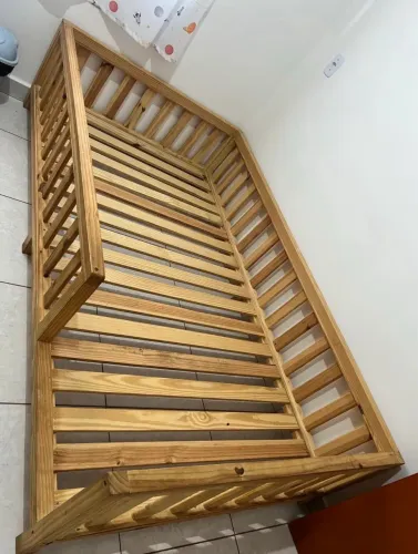 Cama solteirão de madeira