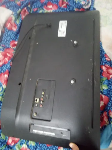 VENDESSE UMA TV LG 32 POLEGADAS apenas um defeito não está pegando o wi-fi o resto ta ok