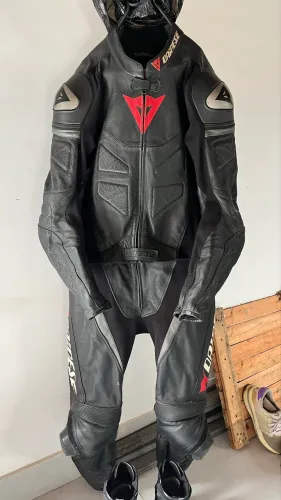 MACACÃO E BOTA DAINESE