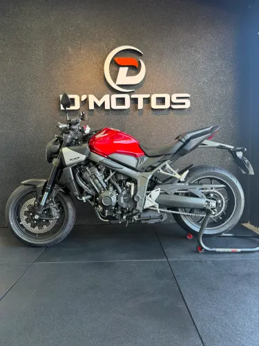 HONDA CB 650R eclutch - 2026 - EMPLACADA 