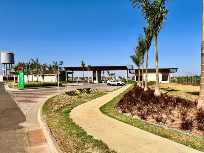 LOTE PLANO E QUITADO - JARDINS VERSALHES