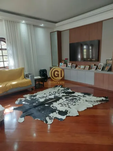 Residência de alto padrão com 5 dormitórios, 2 suítes, amplos ambientes integrados, área g