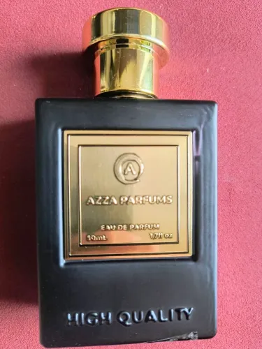 Eau de Parfum de 50ml da marca brasileira Azza Parfums,