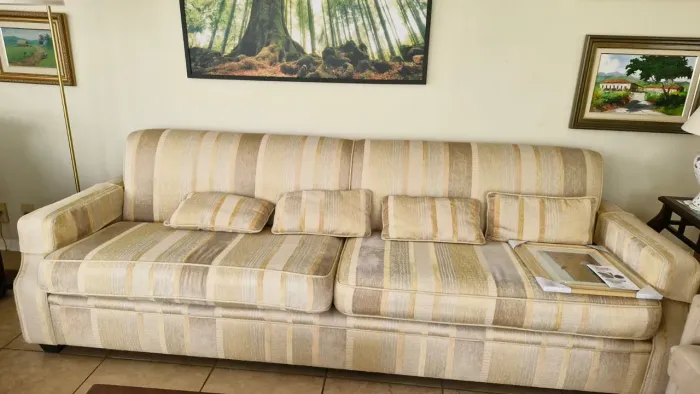 Sofá 04 lugares usado excelente estado de conservação