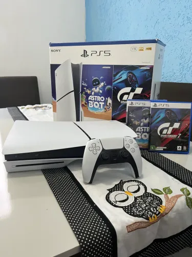 PlayStation 5 slim mídia física e digital
