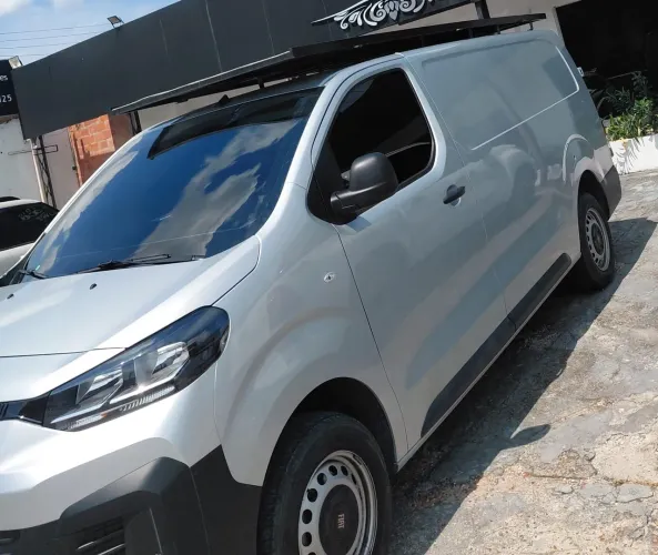Van disponível para diária para empresa!