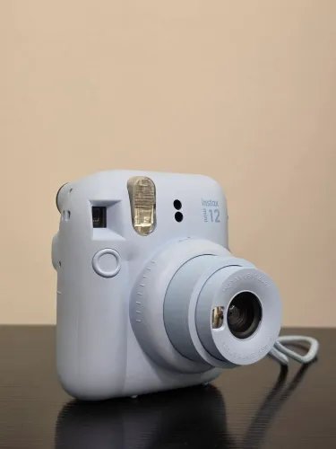 Câmera Instantânea Fujifilm Instax Mini 12 Azul + Pilhas Novas + Filmes