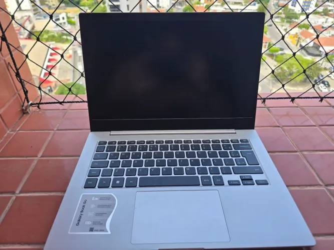 Samsung Galaxy Book Go - Ultrafino e Bateria de Longa Duração