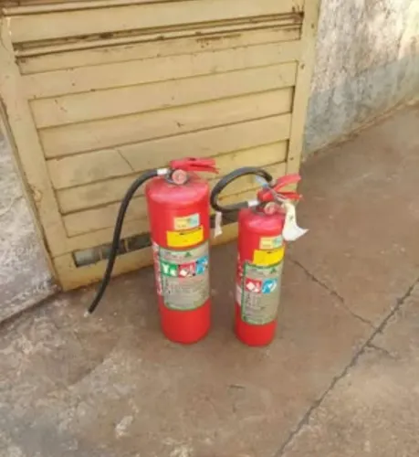 Utensílio para acondicionar água e pó