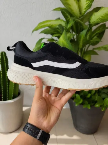 Tênis Vans Masculino Preto/Branco Tam. 43