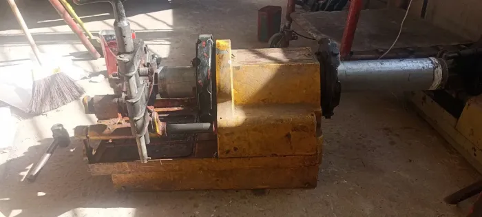 Vendo rosqueadeira elétrica R4 faz rosca em tubo de 4 a 1/2 polegadas