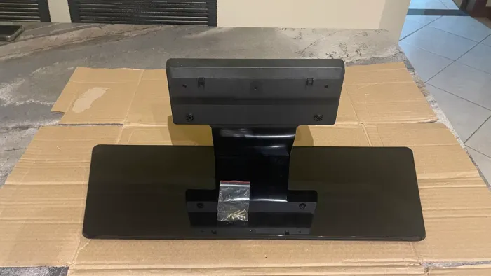 DOAÇÃO - Base para TV LG 43LF63