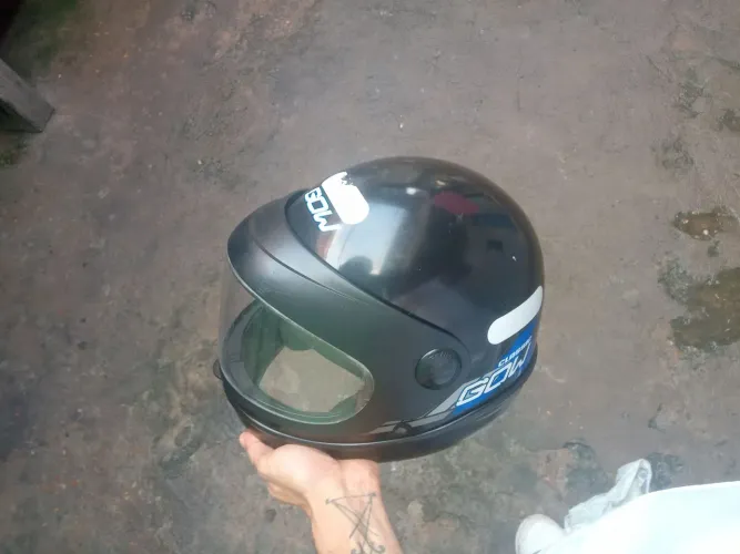 Capacete Gow em ótimo estado