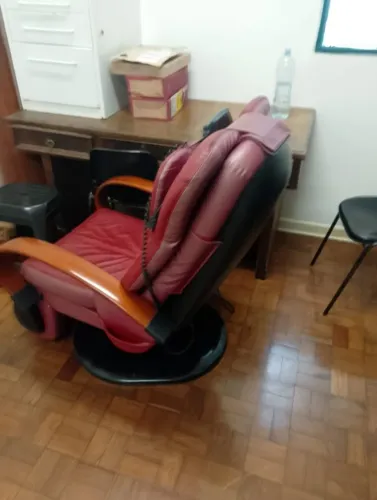 Poltrona reclinável de massagem, leia a descrição!