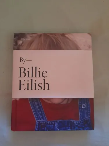 Livro billie eilish book oficial em inglês, em estado de novo