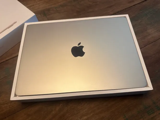 MacBook Air M2 8gb ram 256 ssd