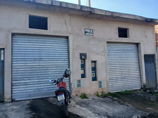 Salão comércial preparado para construir em cima