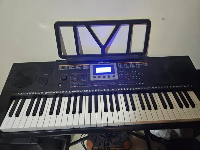 Teclado Musical MXT M-T4500 61 teclas sensitivas 500 timbres