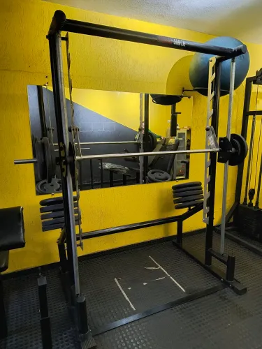 Aparelhos de musculação / Academia