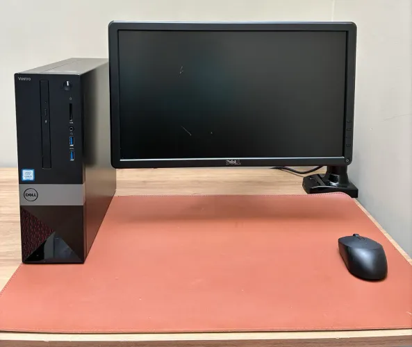 Desktop Dell i5 com monitor e braço articulado