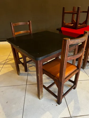 Mesas de madeira ideais para bar e restaurante