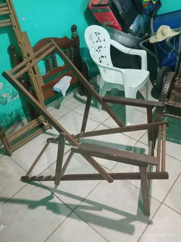 Espreguiçadeira de madeira nobre