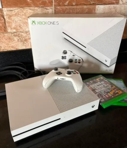 XBOX S ONE S com  garantia, jogos de brinde PARCELO NO CARTÃO PEGO TROCA 