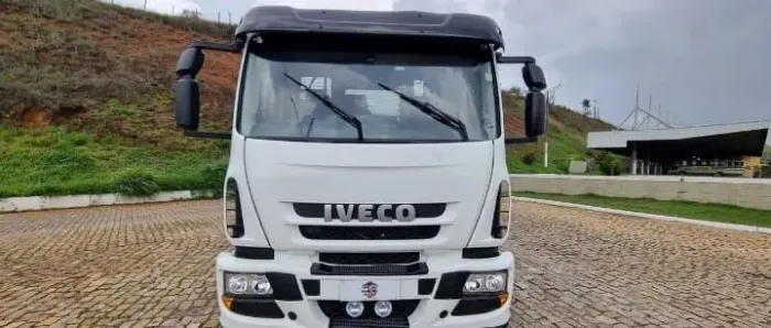 Caminhão inveco tector